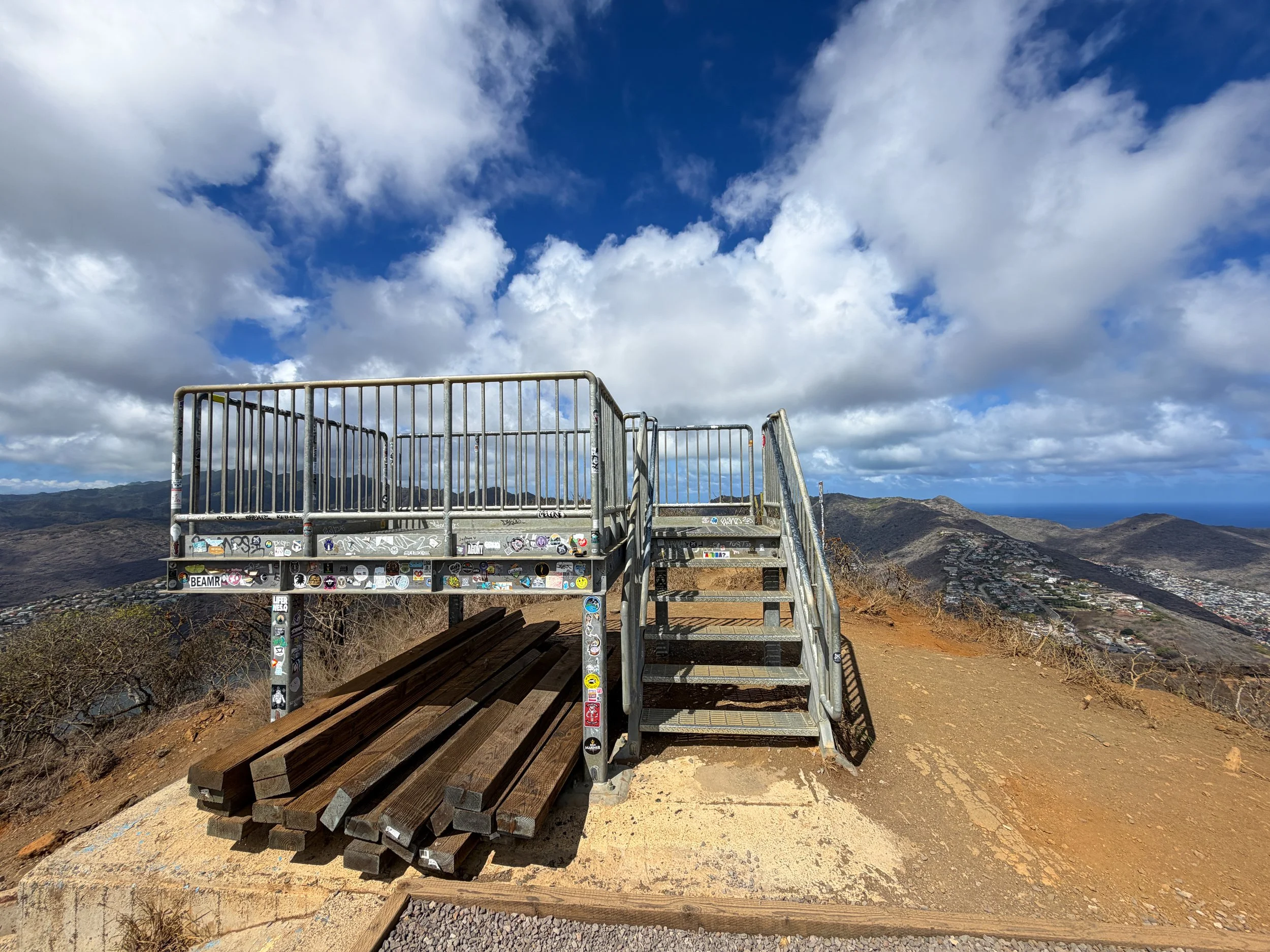 Hiking the Koko Crater Stairs on Oʻahu, Hawaiʻi — noahawaii